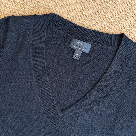 J.Crew Women’s Black 100% Italian Cashmere V-Neck Sweater— M - Picture 4 of 8